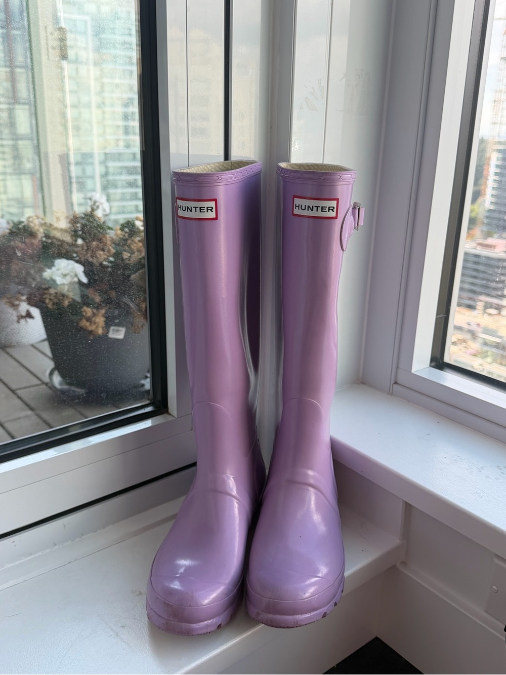 Hunter Women's Tall Gloss Rain Boots in Lavender